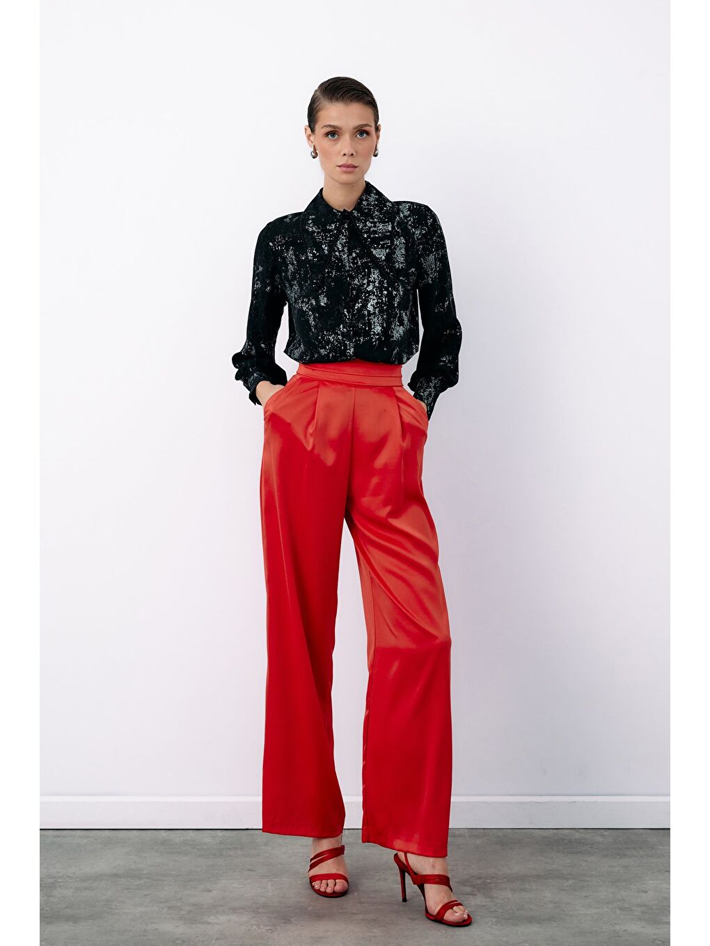 Geniş İnci Yakalı Gömlek - Siyah-Gümüş-1