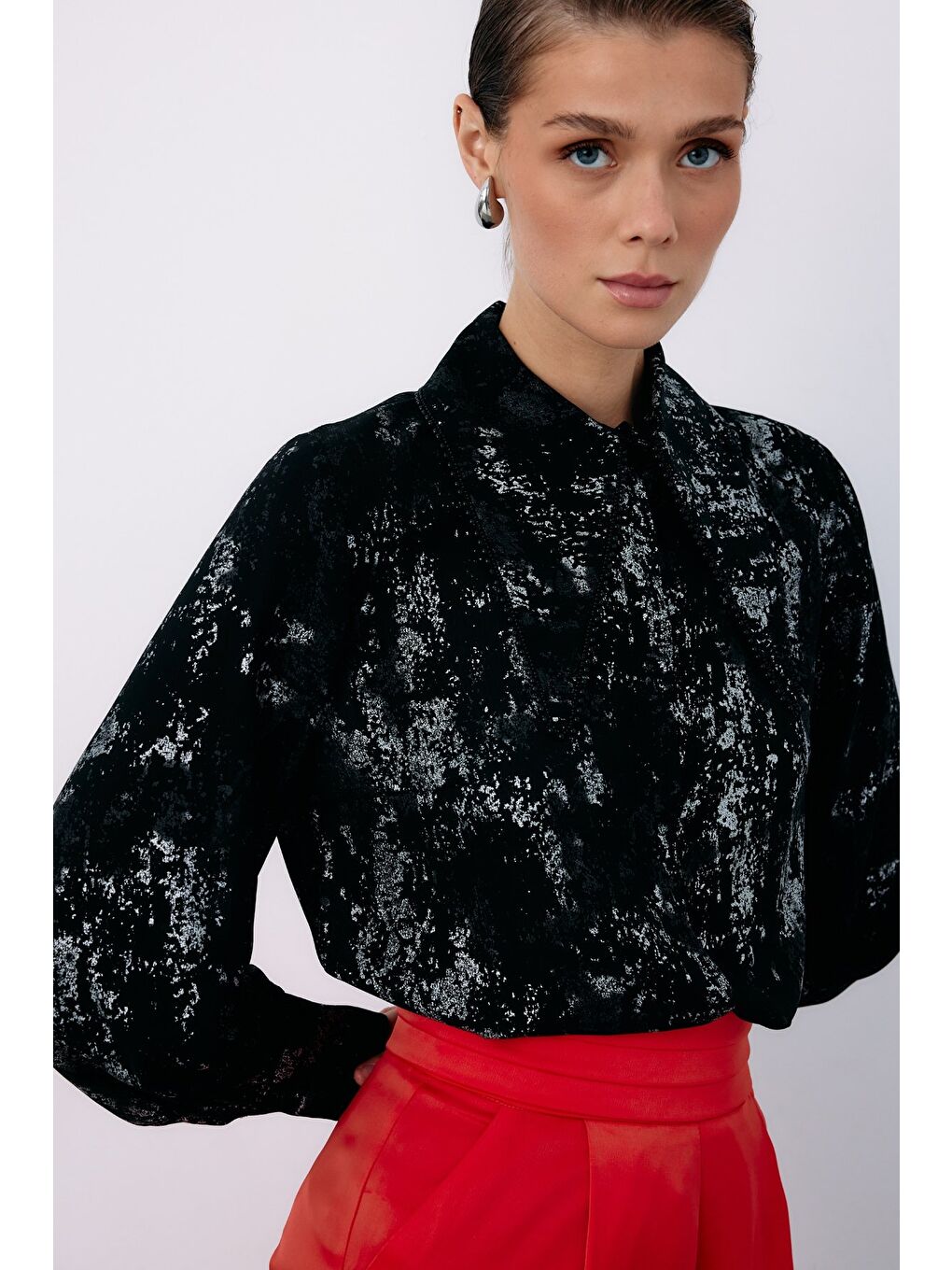 Geniş İnci Yakalı Gömlek - Siyah-Gümüş-3