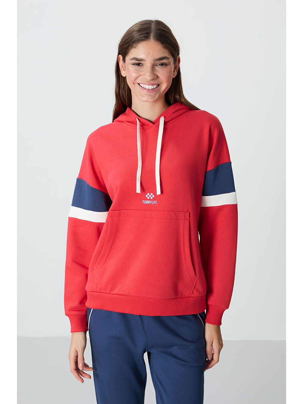 Kırmızı Fiesta Kompakt Pamuklu Kalın Pürüzsüz Dokulu Kapüşonlu Oversize Fit Kadın Sweatshirt   97290