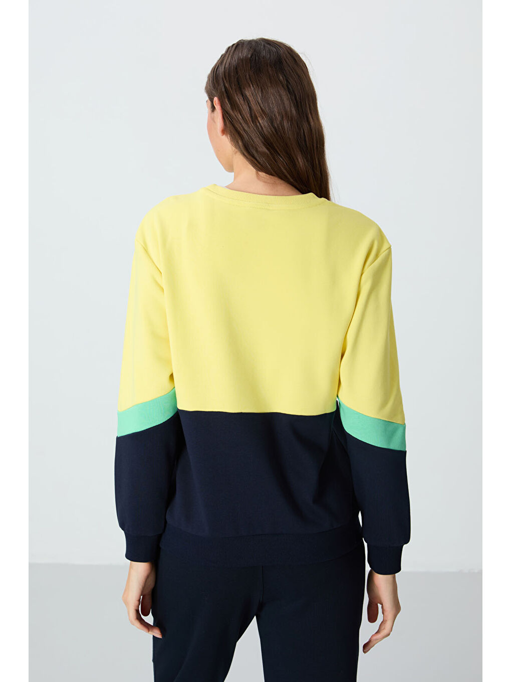 Sarı Kompakt Pamuklu Kalın Pürüzsüz Dokulu O Yaka Oversize Fit Kadın Sweatshirt - 97289-4