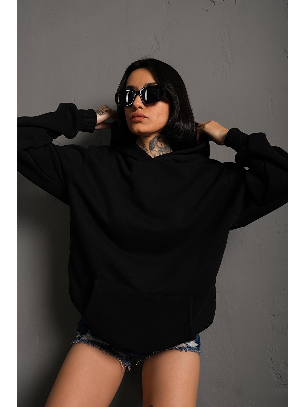 Kadın Siyah Oversize Kapüşonlu Sweatshirt 000-1