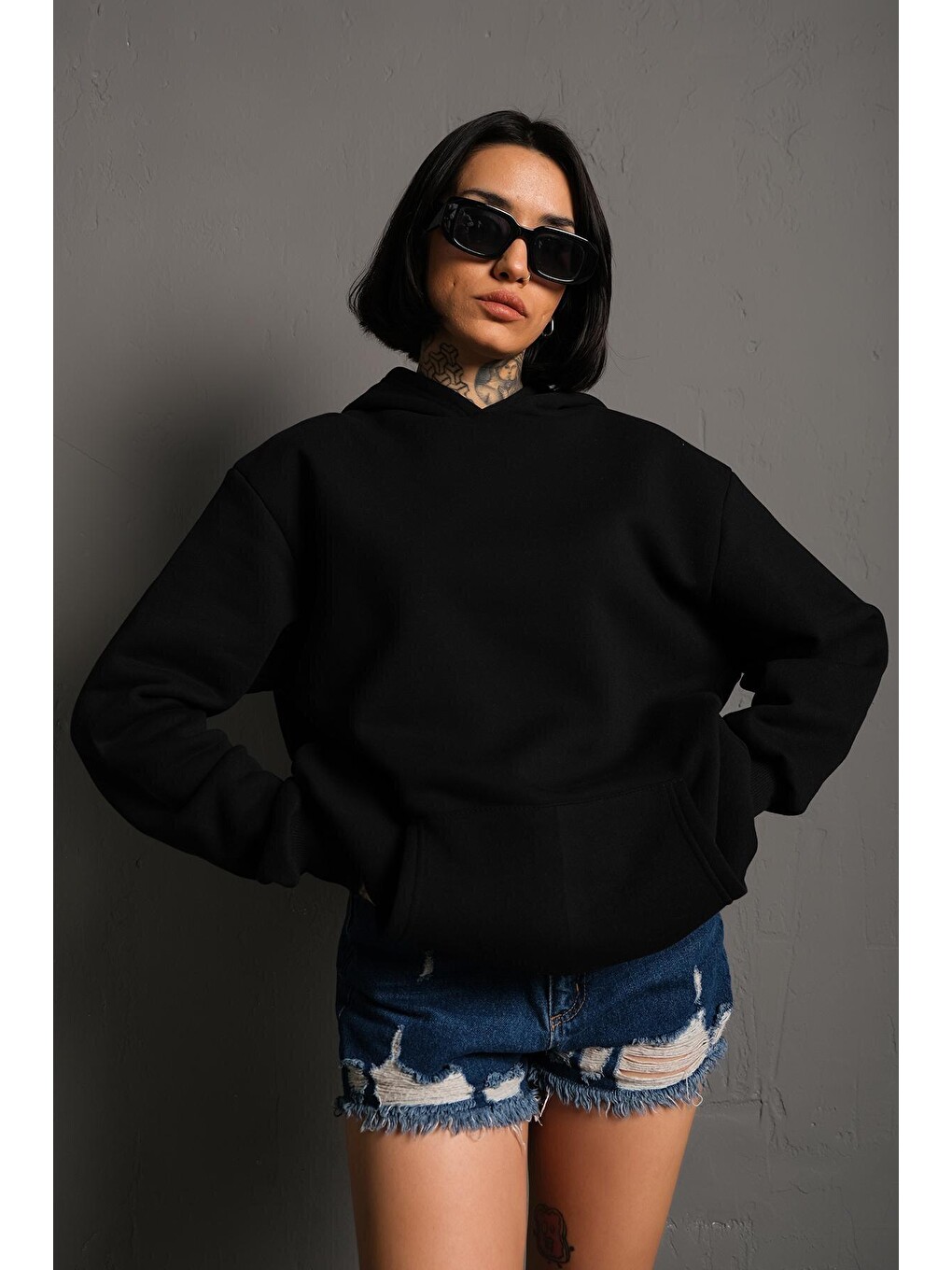 Kadın Siyah Oversize Kapüşonlu Sweatshirt 000-2