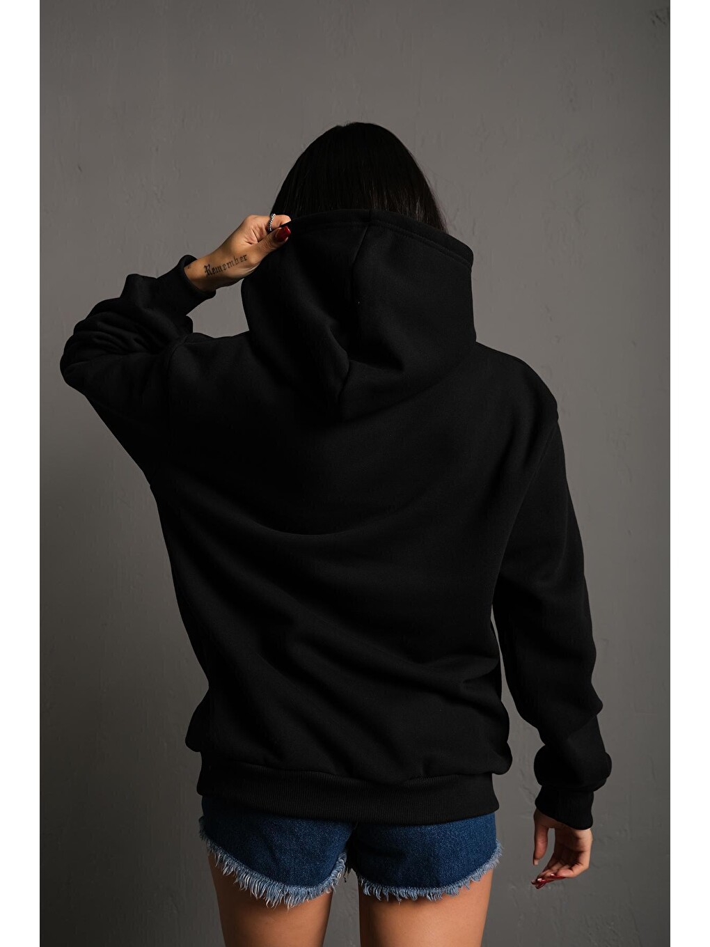 Kadın Siyah Oversize Kapüşonlu Sweatshirt 000-4