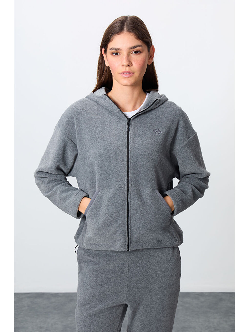 Gri Melanj Kalın Yumuşak Dokulu Kapüşonlu Oversize Nakışlı Polar Kadın Eşofman Takım  95338-1