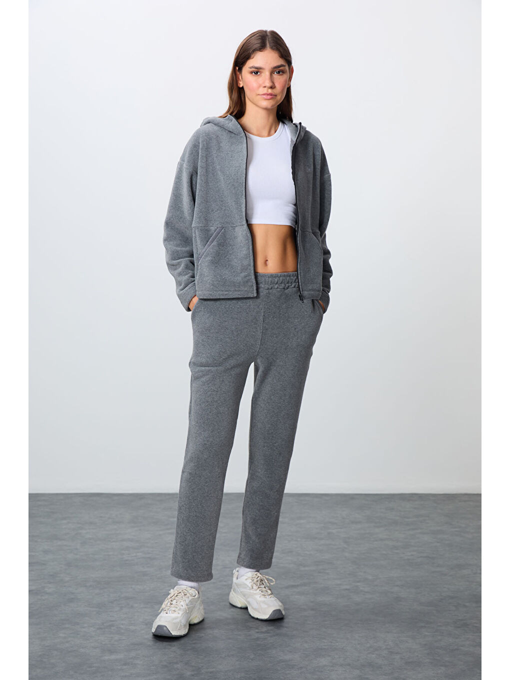 Gri Melanj Kalın Yumuşak Dokulu Kapüşonlu Oversize Nakışlı Polar Kadın Eşofman Takım  95338-3