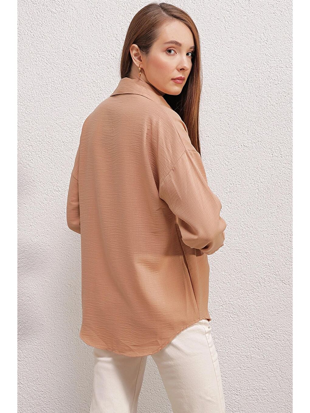 Bej Düşük Omuz Cepli Oversize Gömlek-4