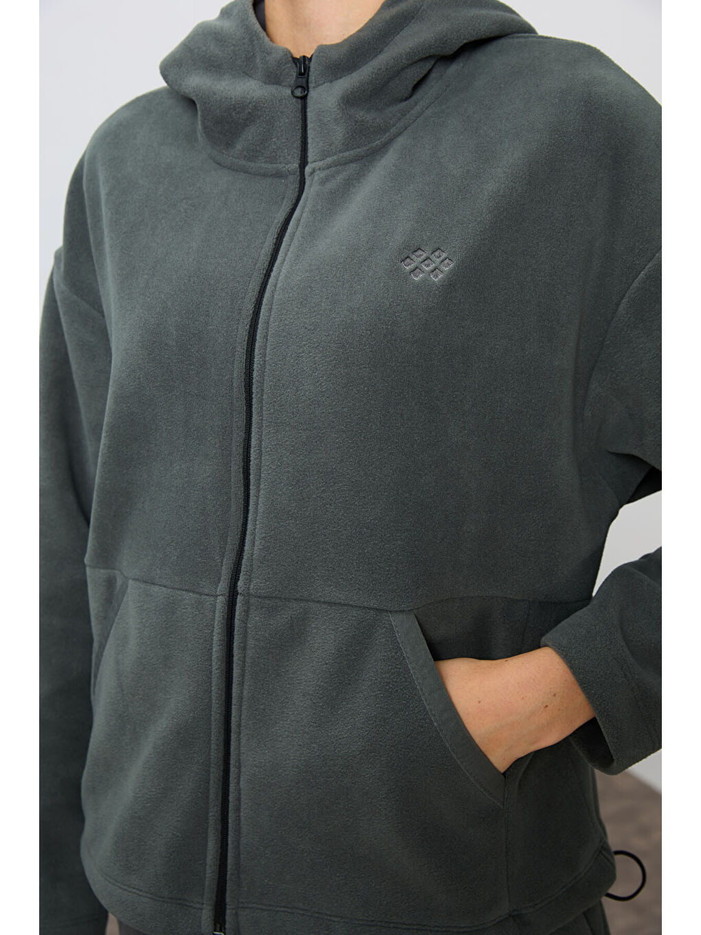 Haki Kalın Yumuşak Dokulu Kapüşonlu Oversize Nakışlı Polar Kadın Eşofman Takım  95338-3