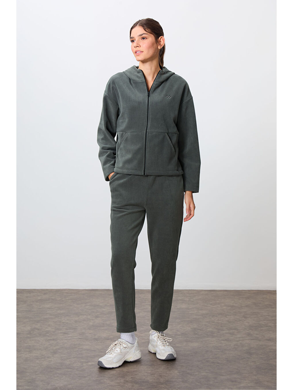 Haki Kalın Yumuşak Dokulu Kapüşonlu Oversize Nakışlı Polar Kadın Eşofman Takım  95338-4