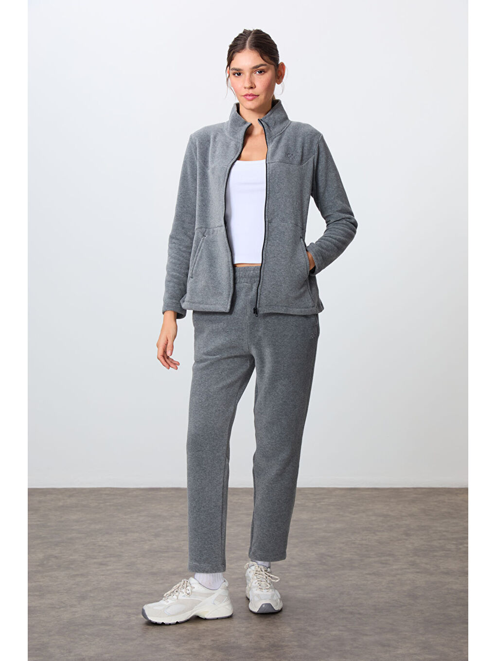 Gri Melanj Kalın Yumuşak Dokulu Dik Yaka Oversize Nakışlı Polar Kadın Eşofman Takım -95339-3