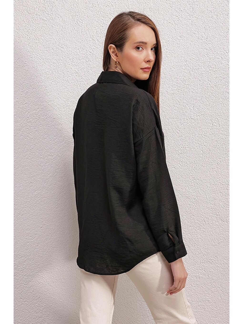 Siyah Düşük Omuz Cepli Oversize Gömlek-3