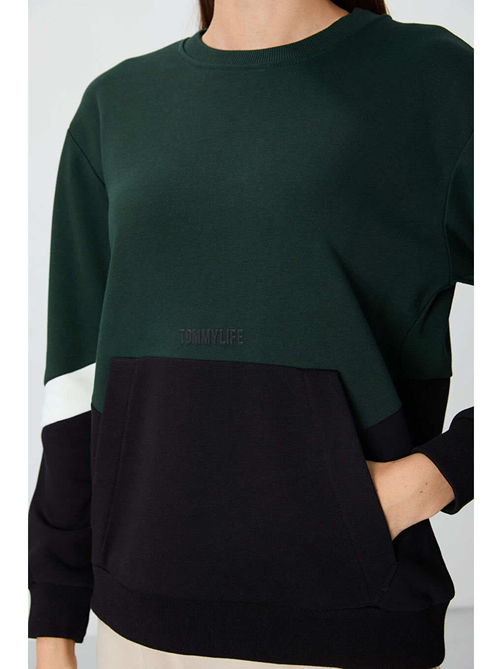 Çam Yeşili Kompakt Pamuklu Kalın Pürüzsüz Dokulu O Yaka Oversize Fit Kadın Sweatshirt - 97289-1