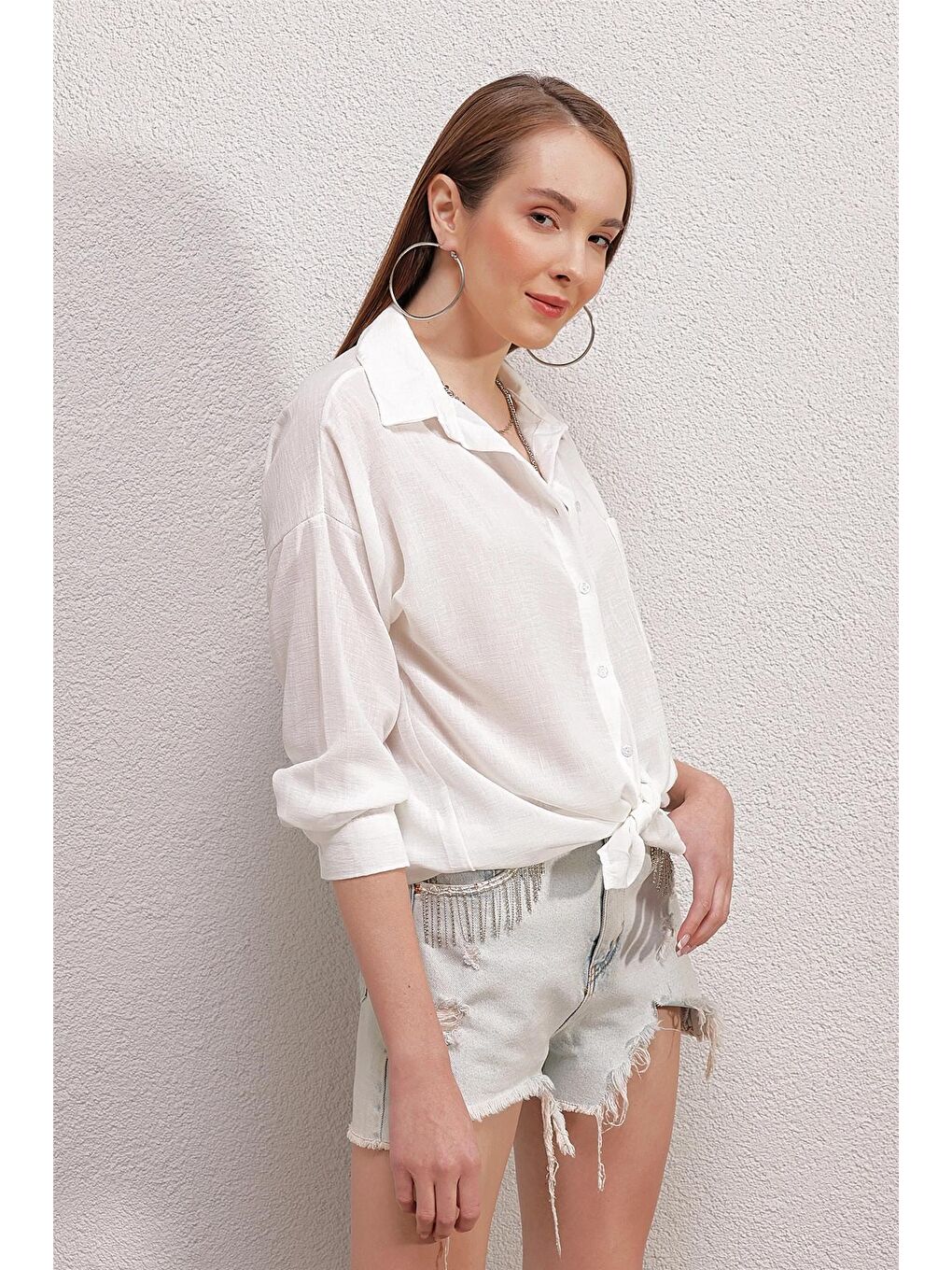 Beyaz Düşük Omuz Cepli Oversize Gömlek-1