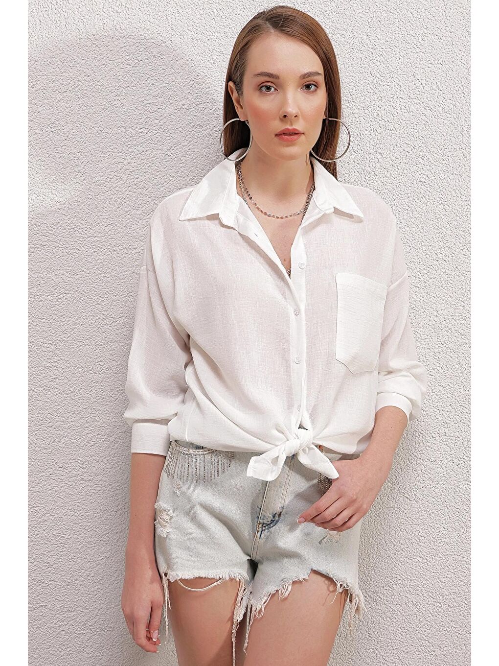 Beyaz Düşük Omuz Cepli Oversize Gömlek-2