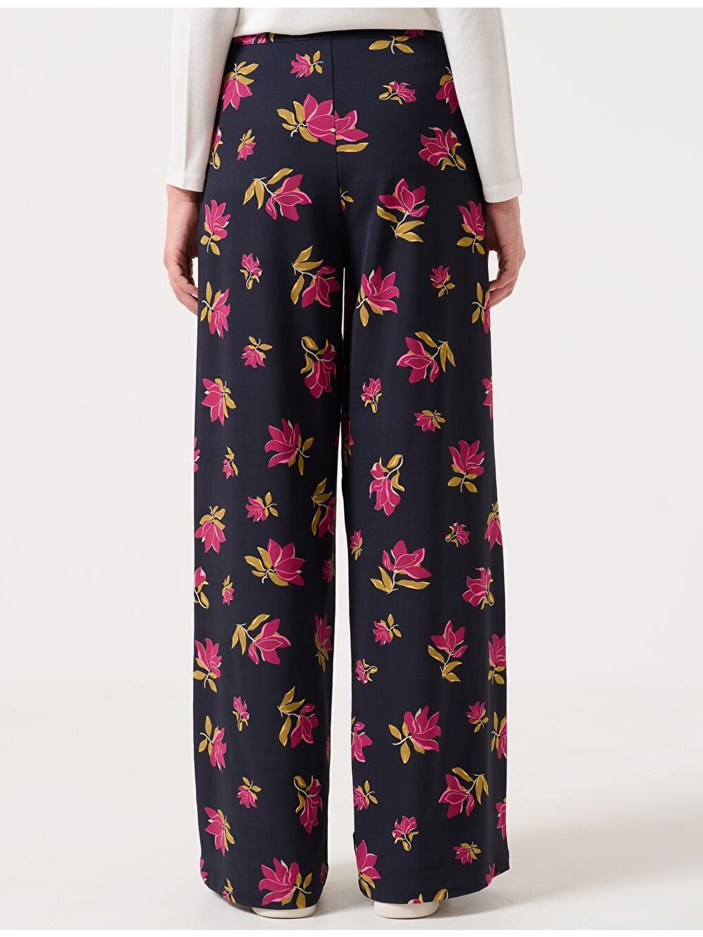 Siyah Bol Kesim Bol Paça Yüksek Bel Saten Pantolon-4