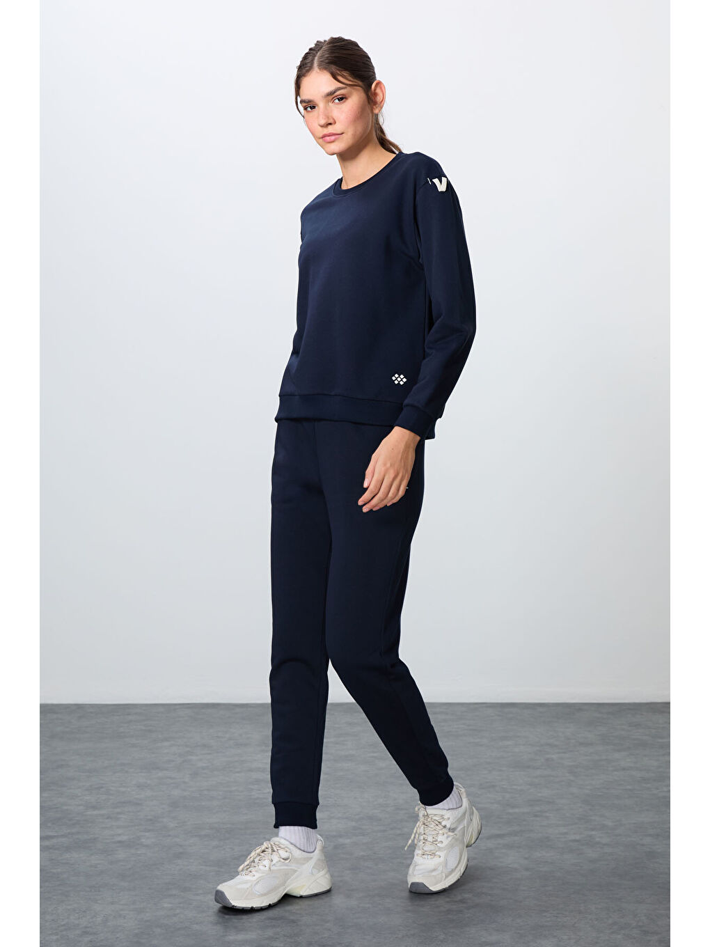 İndigo Kompakt Pamuklu Kalın Pürüzsüz Dokulu O Yaka Oversize Fit Kadın Eşofman Takım - 95341