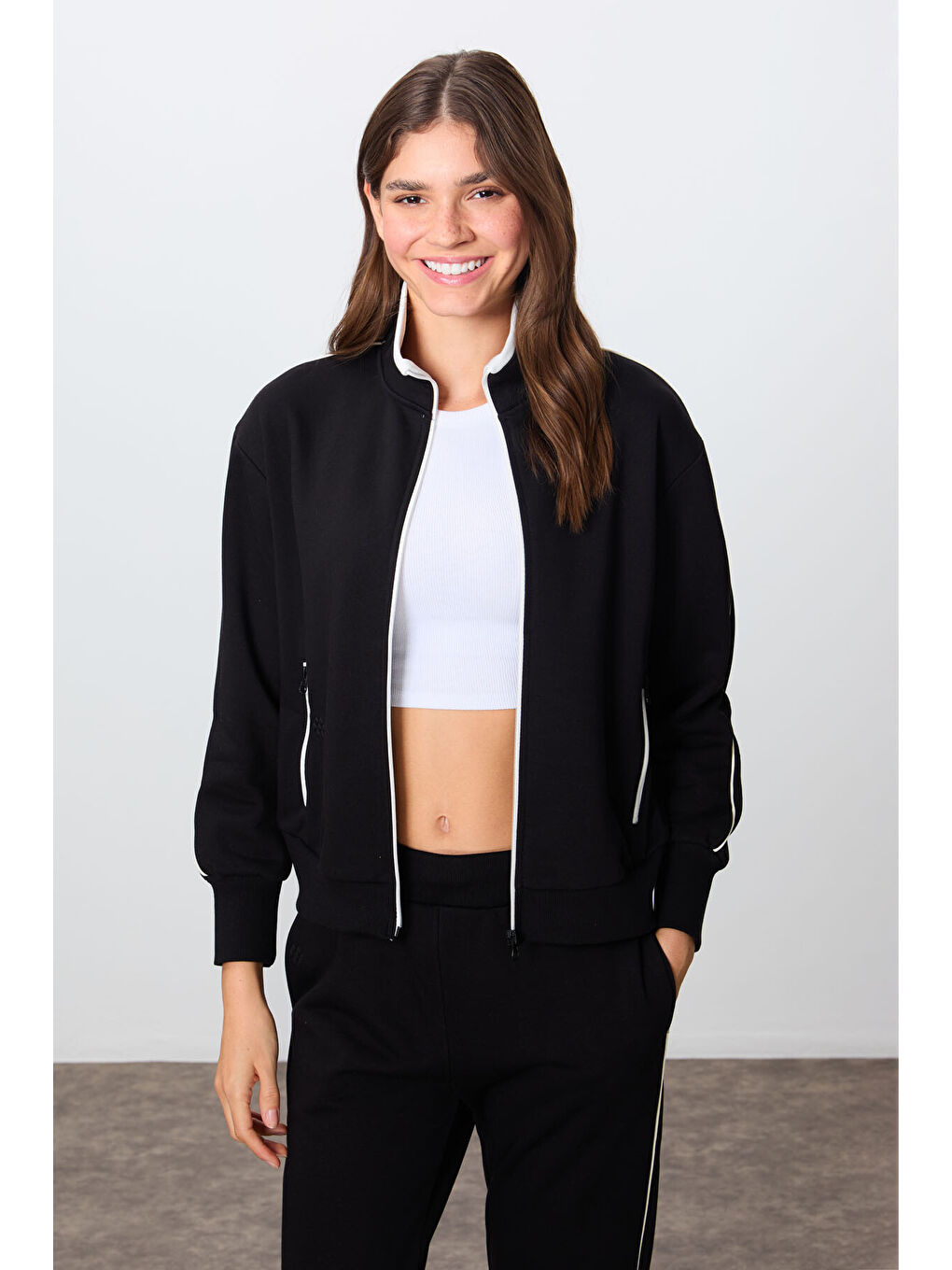 Siyah Kompakt Pamuklu Kalın Pürüzsüz Dokulu Dik Yaka Oversize Fit Kadın Eşofman Takım - 95340-2