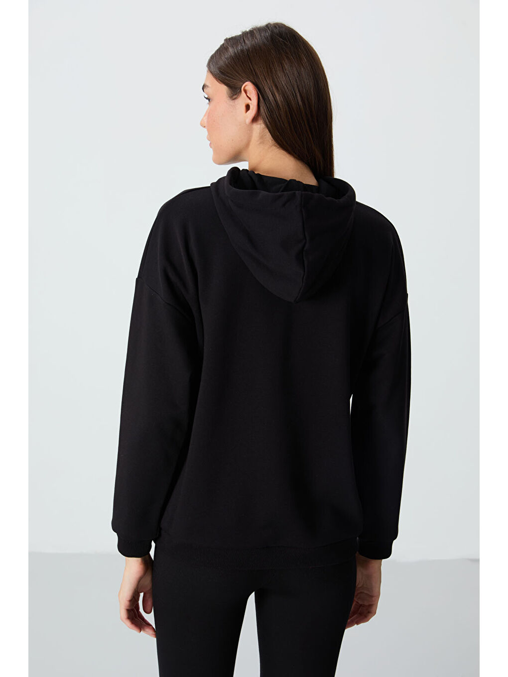 Siyah Kompakt Pamuklu Kalın Pürüzsüz Dokulu Kapüşonlu Oversize Fit Kadın Sweatshirt   97291-4