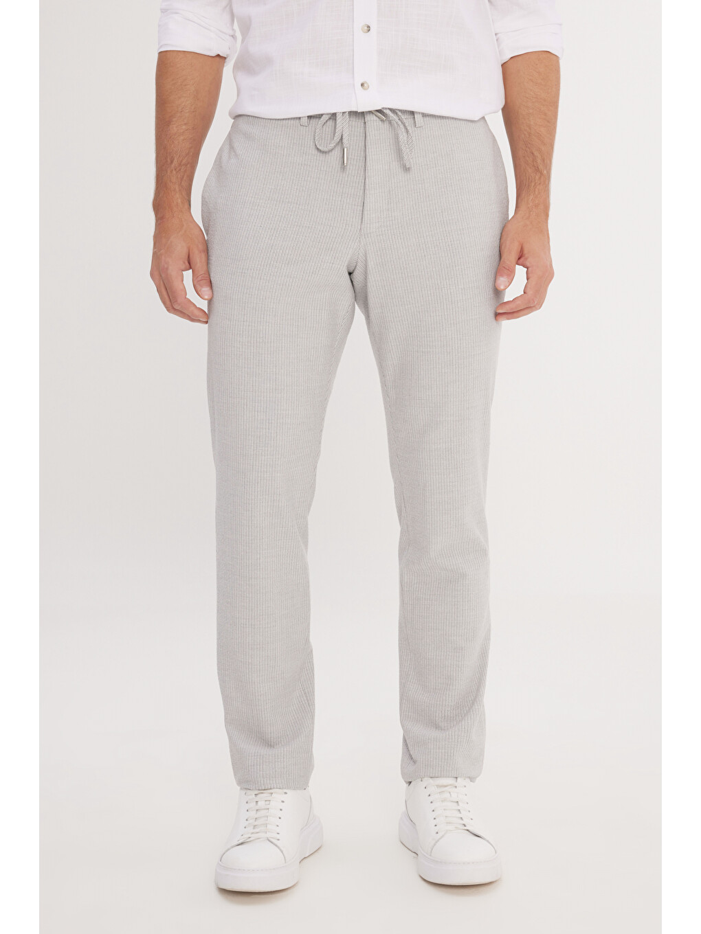 Erkek Beyaz-gri Comfort Fit Rahat Kesim Yan Cepli Desenli Beli Lastikli Pantolon
