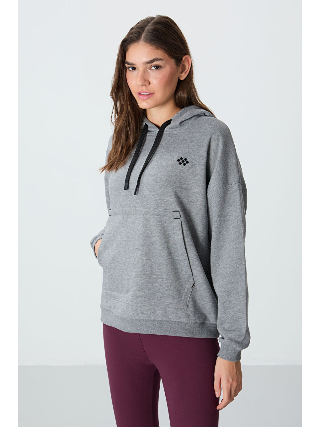 Gri Melanj Kompakt Pamuklu Kalın Pürüzsüz Dokulu Kapüşonlu Oversize Fit Kadın Sweatshirt   97291