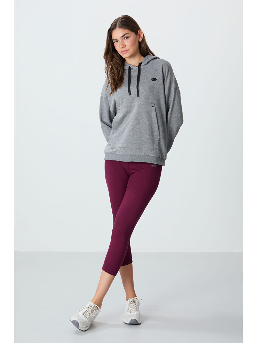 Gri Melanj Kompakt Pamuklu Kalın Pürüzsüz Dokulu Kapüşonlu Oversize Fit Kadın Sweatshirt   97291-2