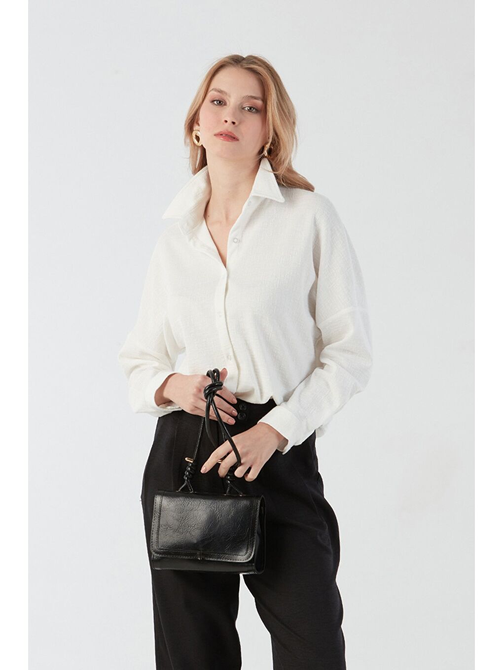 Beyaz Basic Jakarlı Oversize Gömlek-4