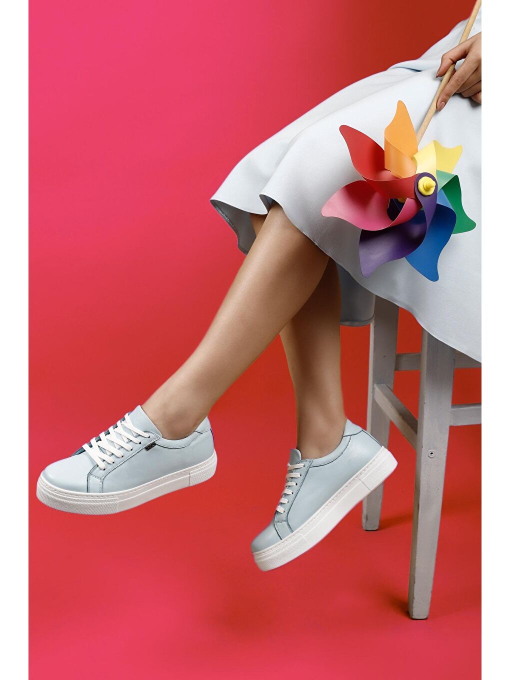 Mavi Hakiki Deri Yuvarlak Burun Dolgu Taban Bağcıklı Kadın Sneaker 24240