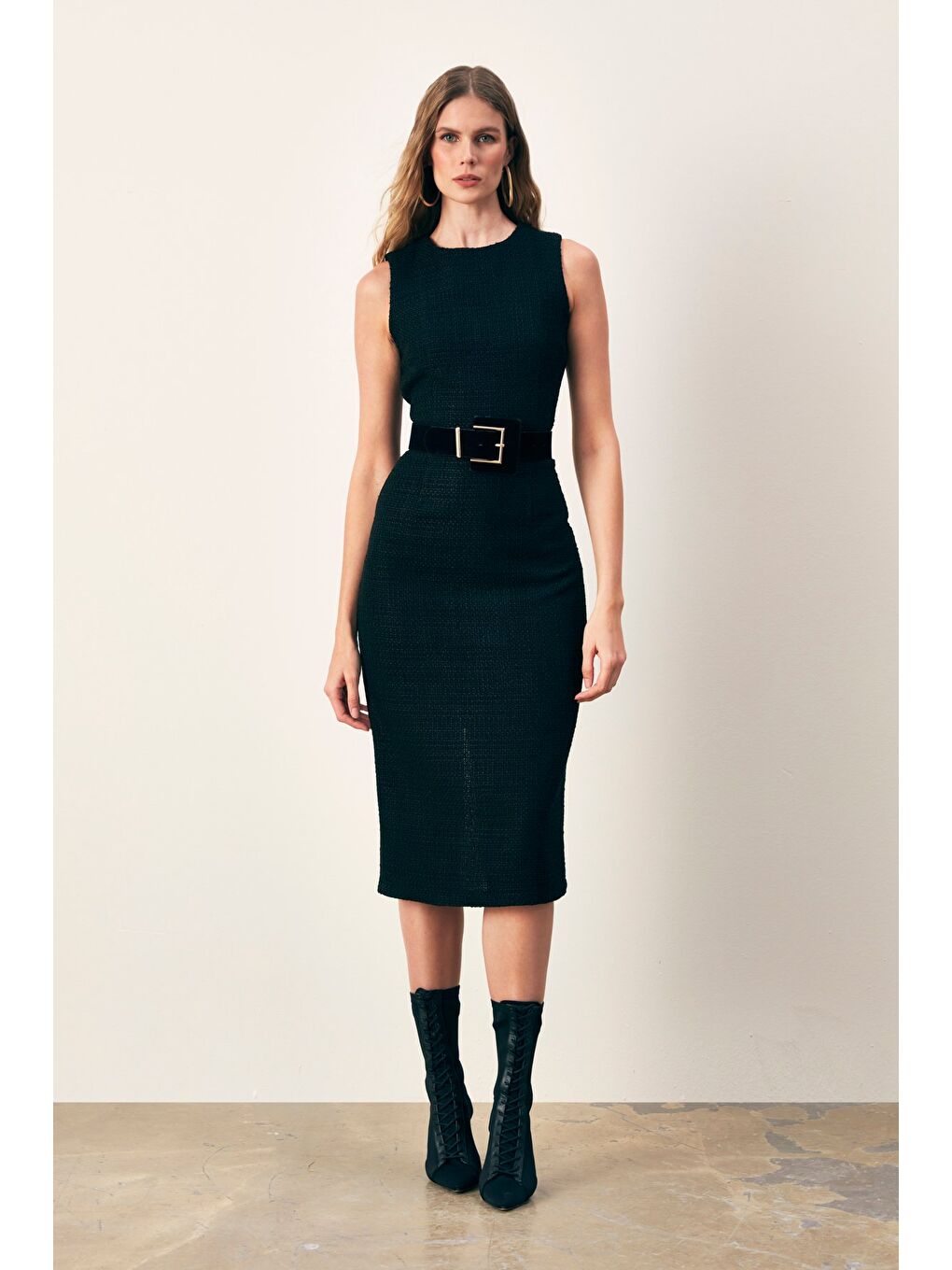 Kolsuz Uzun Tüvit Elbise - Siyah-1