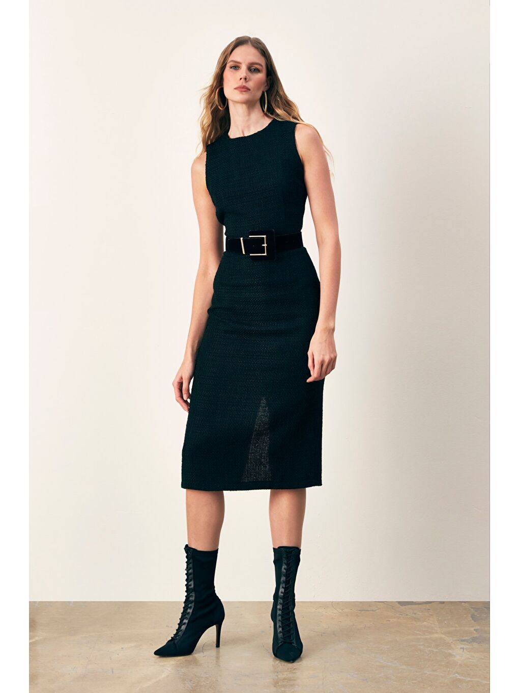 Kolsuz Uzun Tüvit Elbise - Siyah-3