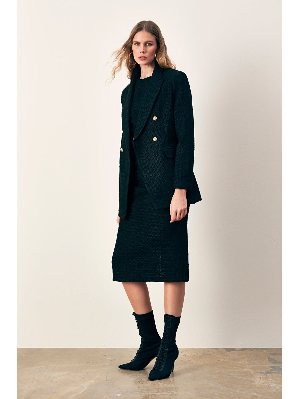 Kolsuz Uzun Tüvit Elbise - Siyah-4