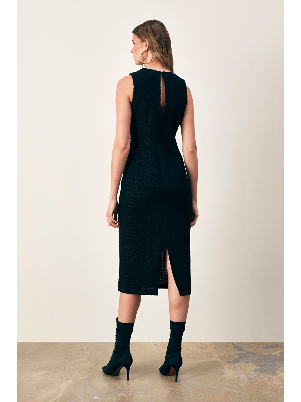 Kolsuz Uzun Tüvit Elbise - Siyah-6