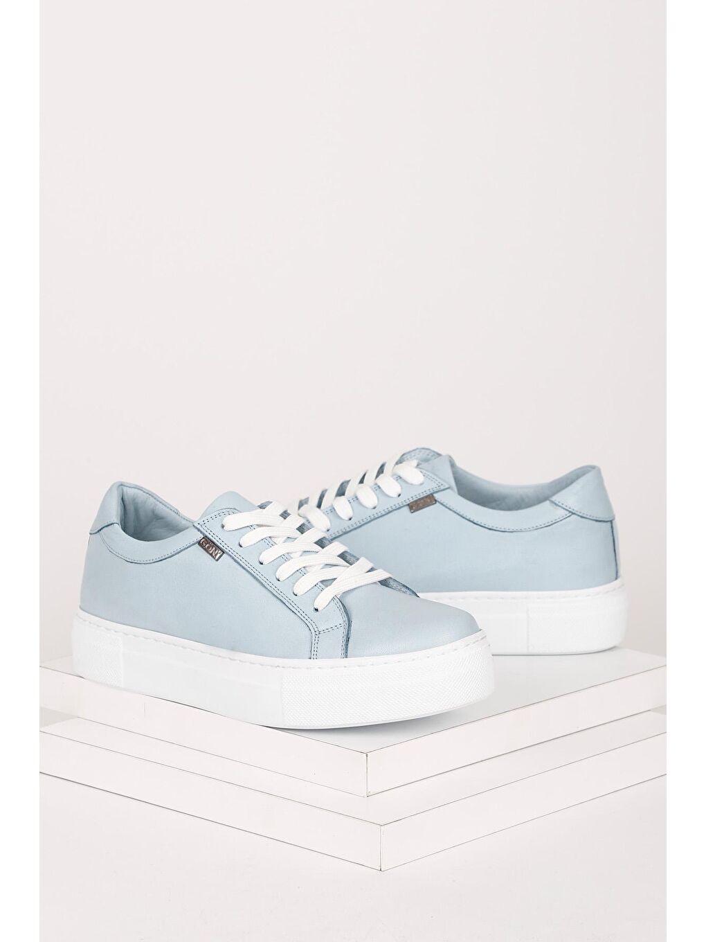 Mavi Hakiki Deri Yuvarlak Burun Dolgu Taban Bağcıklı Kadın Sneaker 24240-1