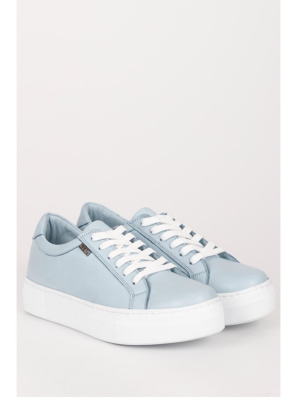 Mavi Hakiki Deri Yuvarlak Burun Dolgu Taban Bağcıklı Kadın Sneaker 24240-4