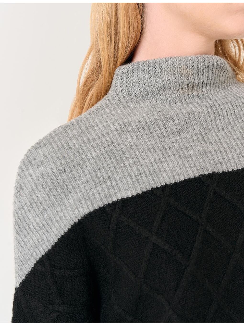 Siyah Balıkçı Yaka Yarasa Kollu Triko Kazak-1