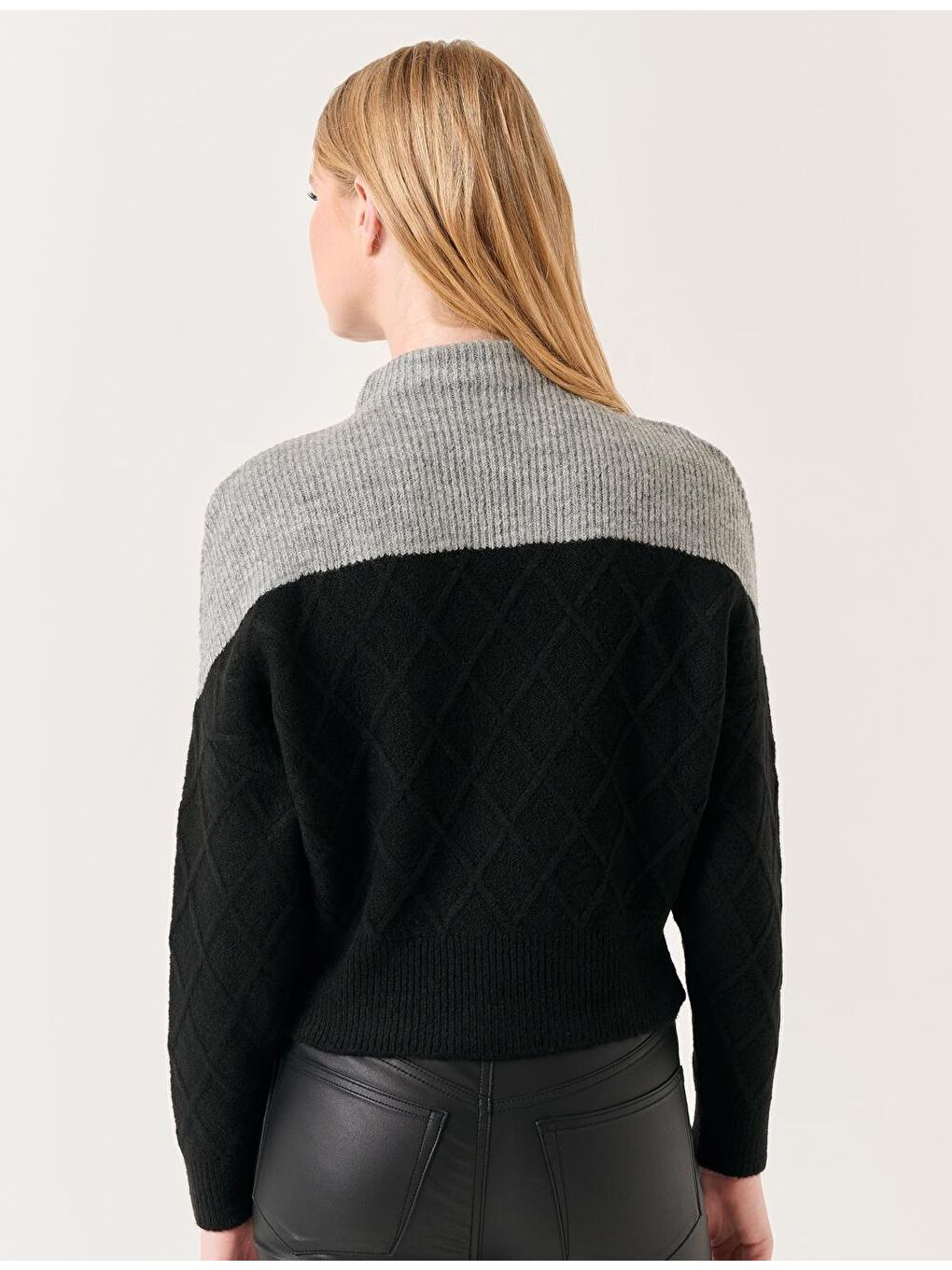 Siyah Balıkçı Yaka Yarasa Kollu Triko Kazak-2