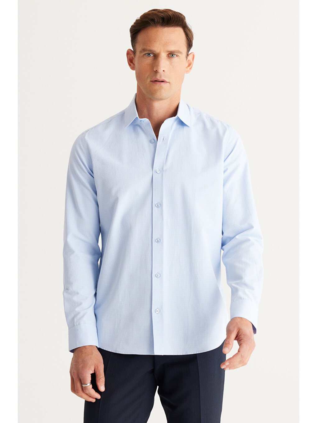 Erkek Açık Mavi Slim Fit Dar Kesim Klasik Yaka Pamuklu Armürlü Gömlek
