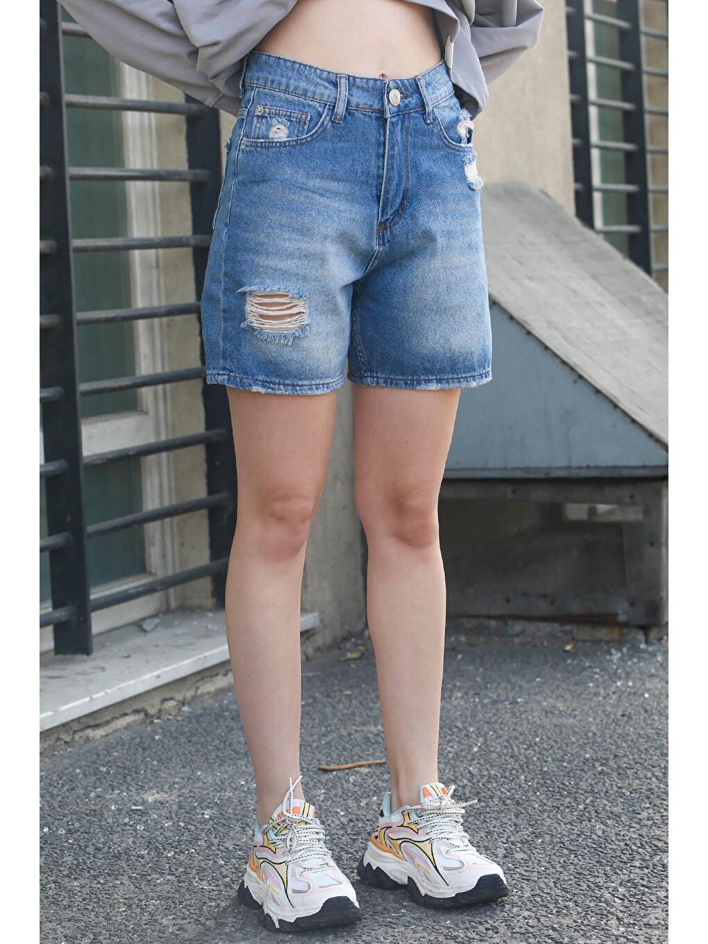 Mavi Yüksek Bel Yırtık Detaylı Jean Şort Mg1497