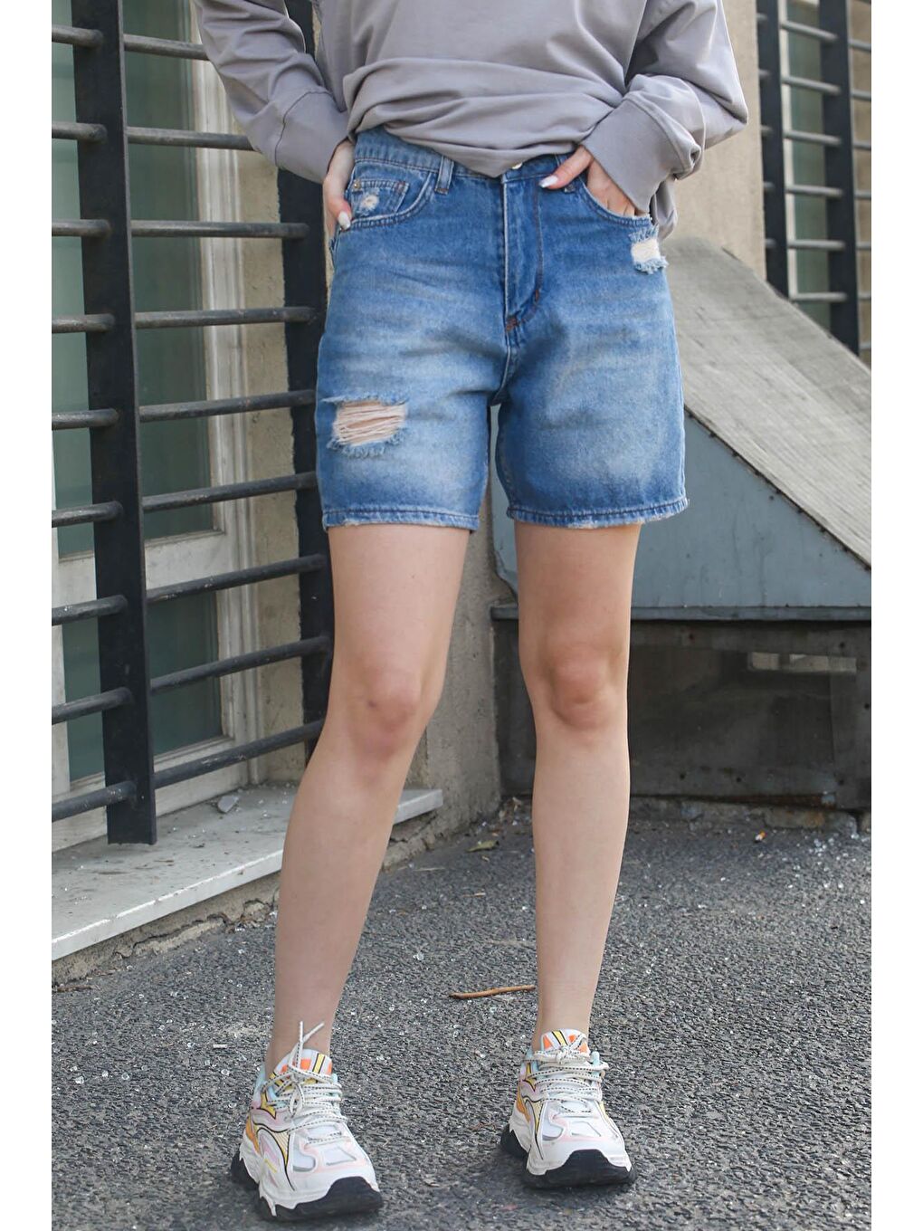 Mavi Yüksek Bel Yırtık Detaylı Jean Şort Mg1497-2