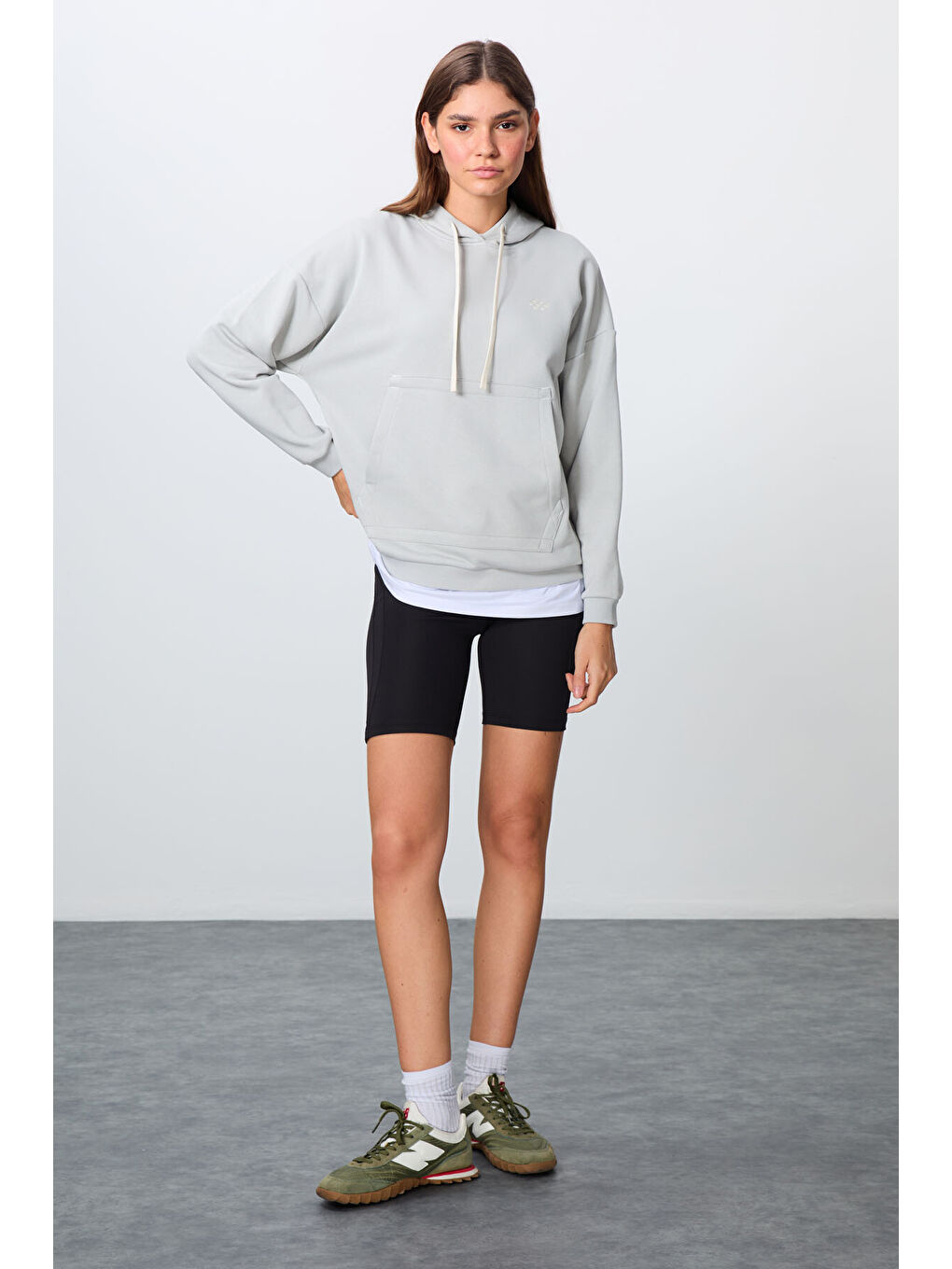 Bej Taş Kompakt Pamuklu Kalın Pürüzsüz Dokulu Kapüşonlu Oversize Fit Kadın Sweatshirt   97291-1