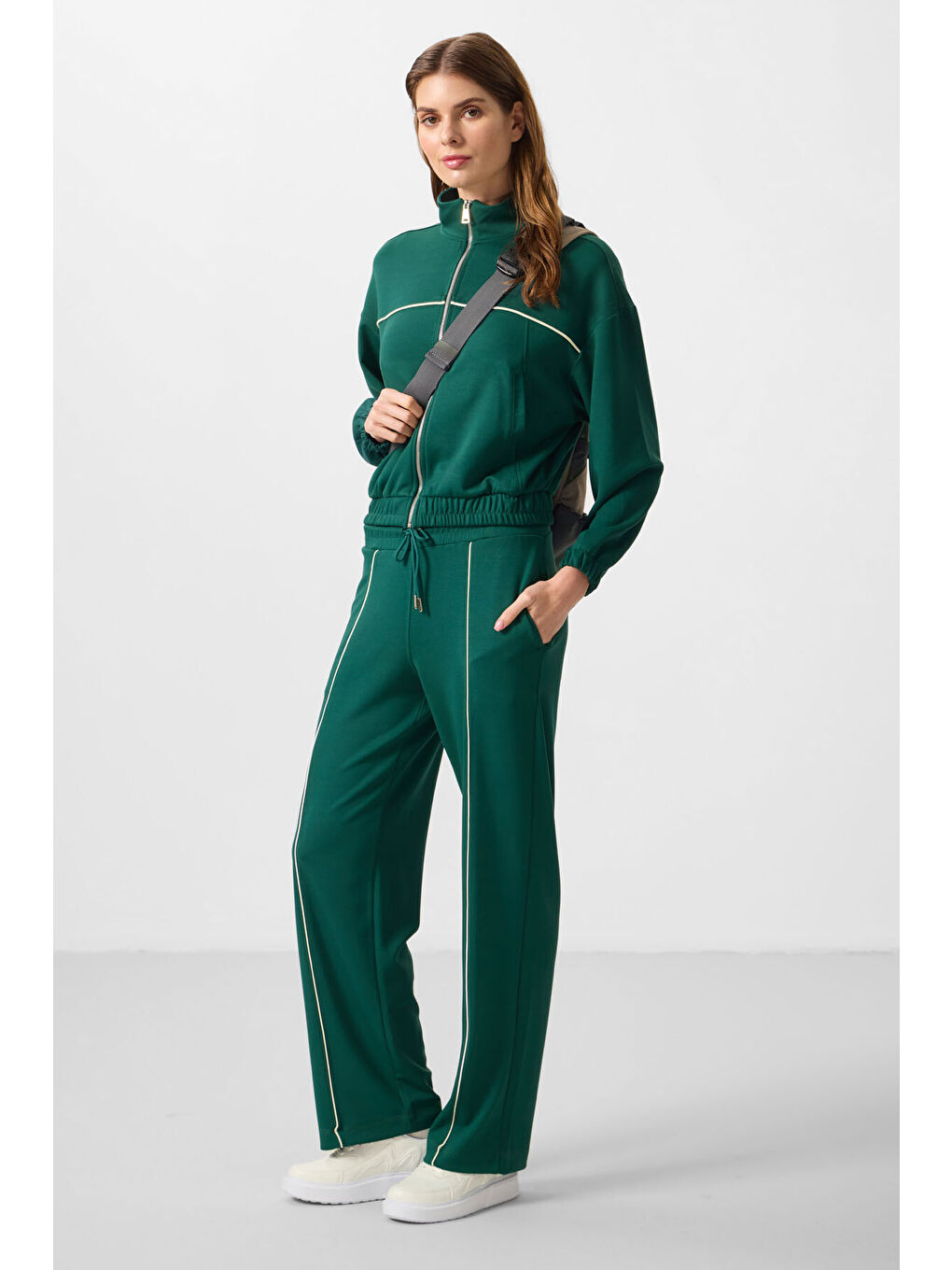 Yeşil Yumuşak Dokulu Dik Yaka Oversize Lastikli Kadın Eşofman Takım - 95349