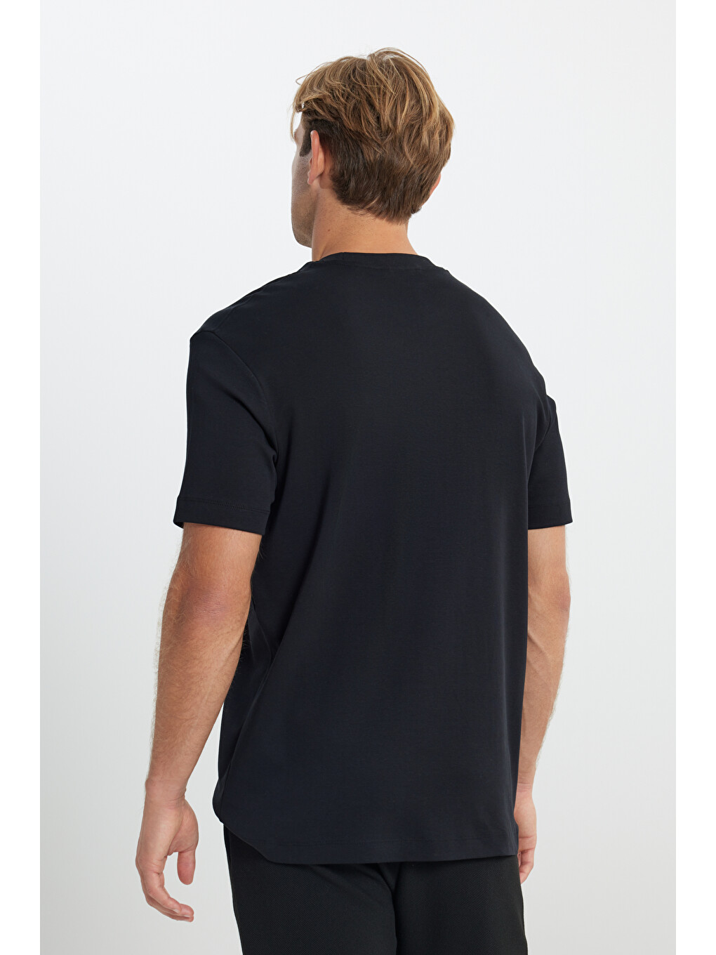Erkek Siyah %100 Pamuk Modern Fit Normal Kesim Bisiklet Yaka Tişört-4