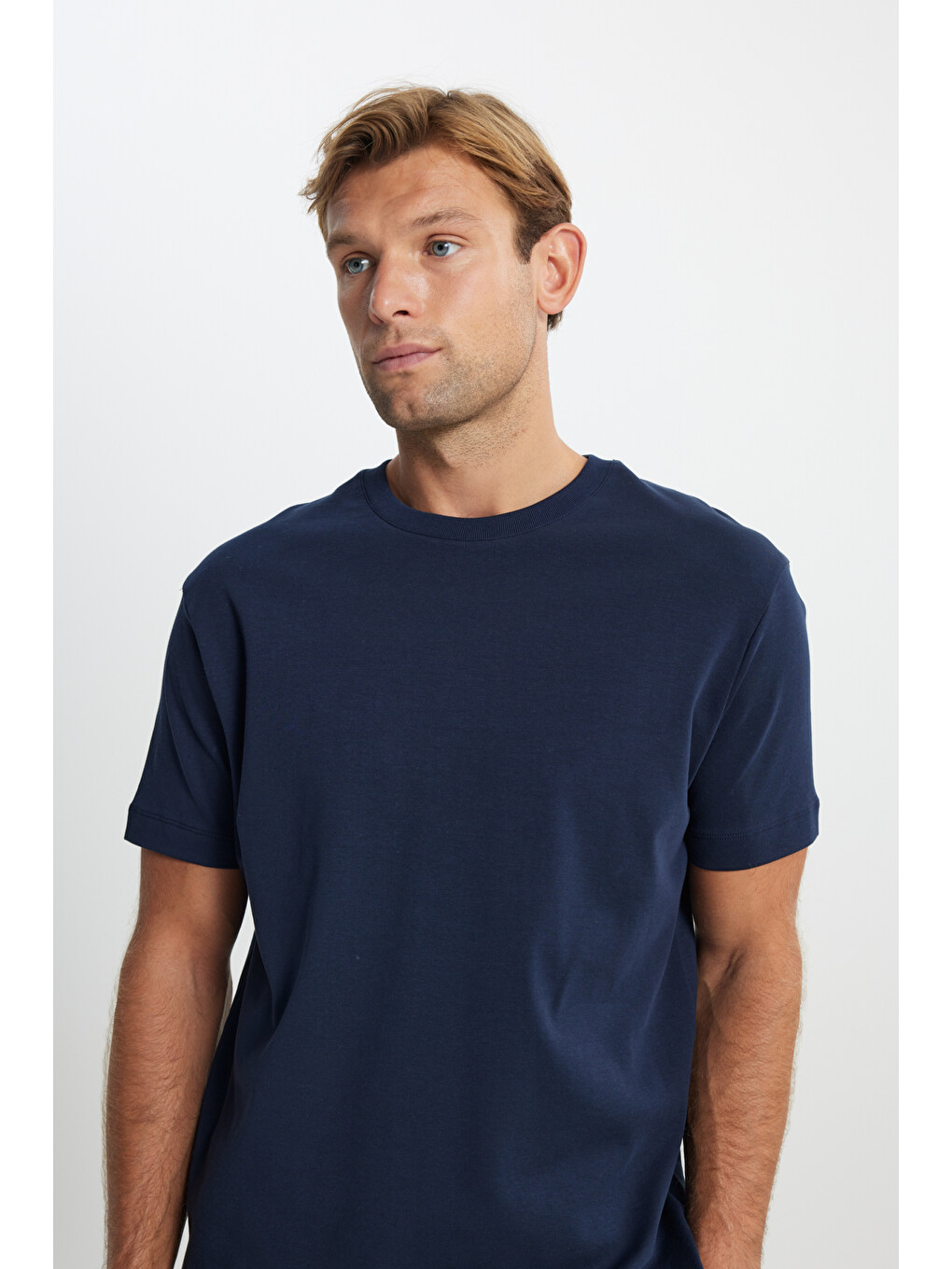 Erkek Lacivert %100 Pamuk Modern Fit Normal Kesim Bisiklet Yaka Tişört-3