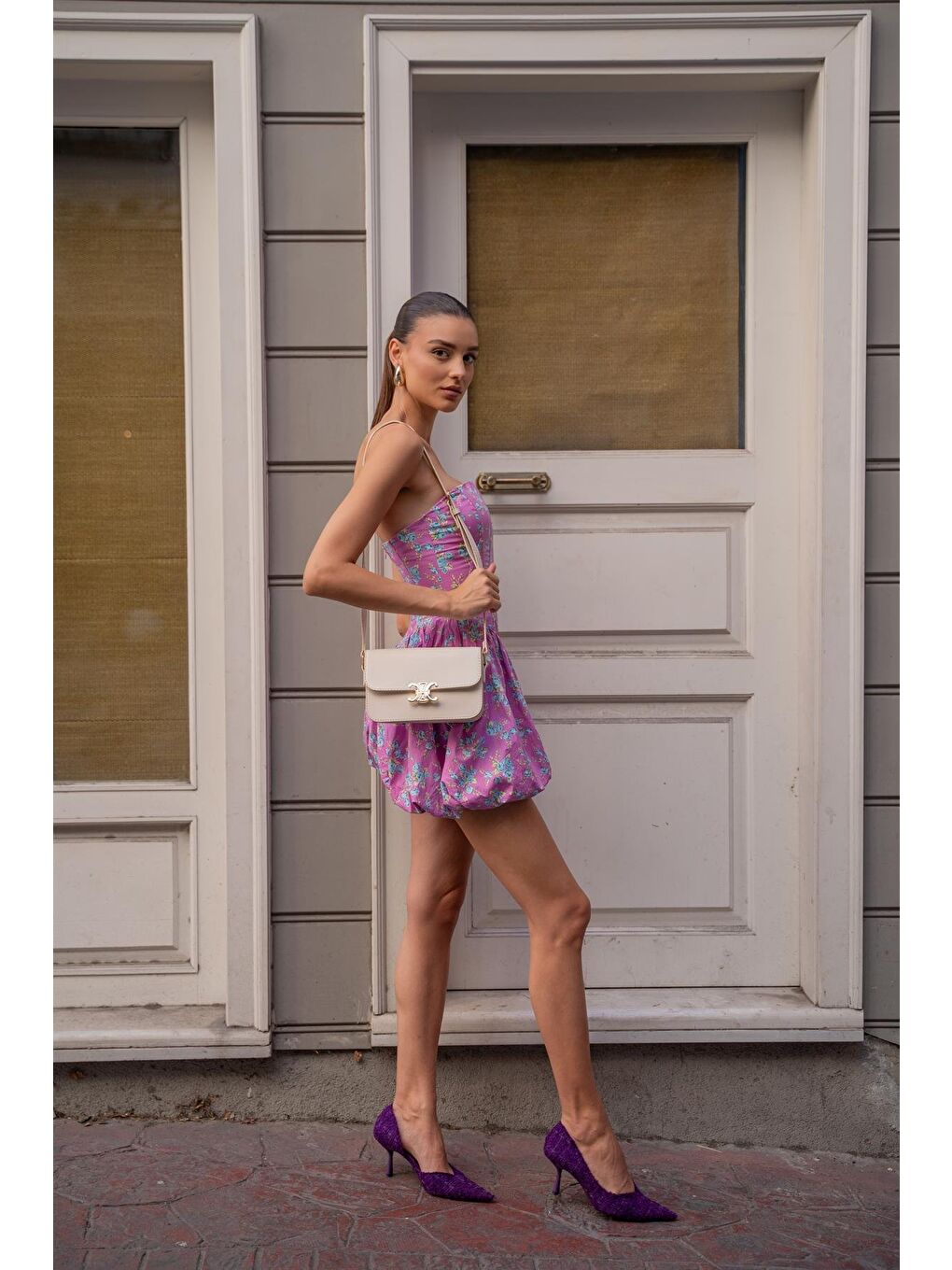 Ekru Cindy Aksesuarlı Kapaklı Uzun Ayarlanabilir Askılı Trend Kadın Omuz Çantası - Krem-1