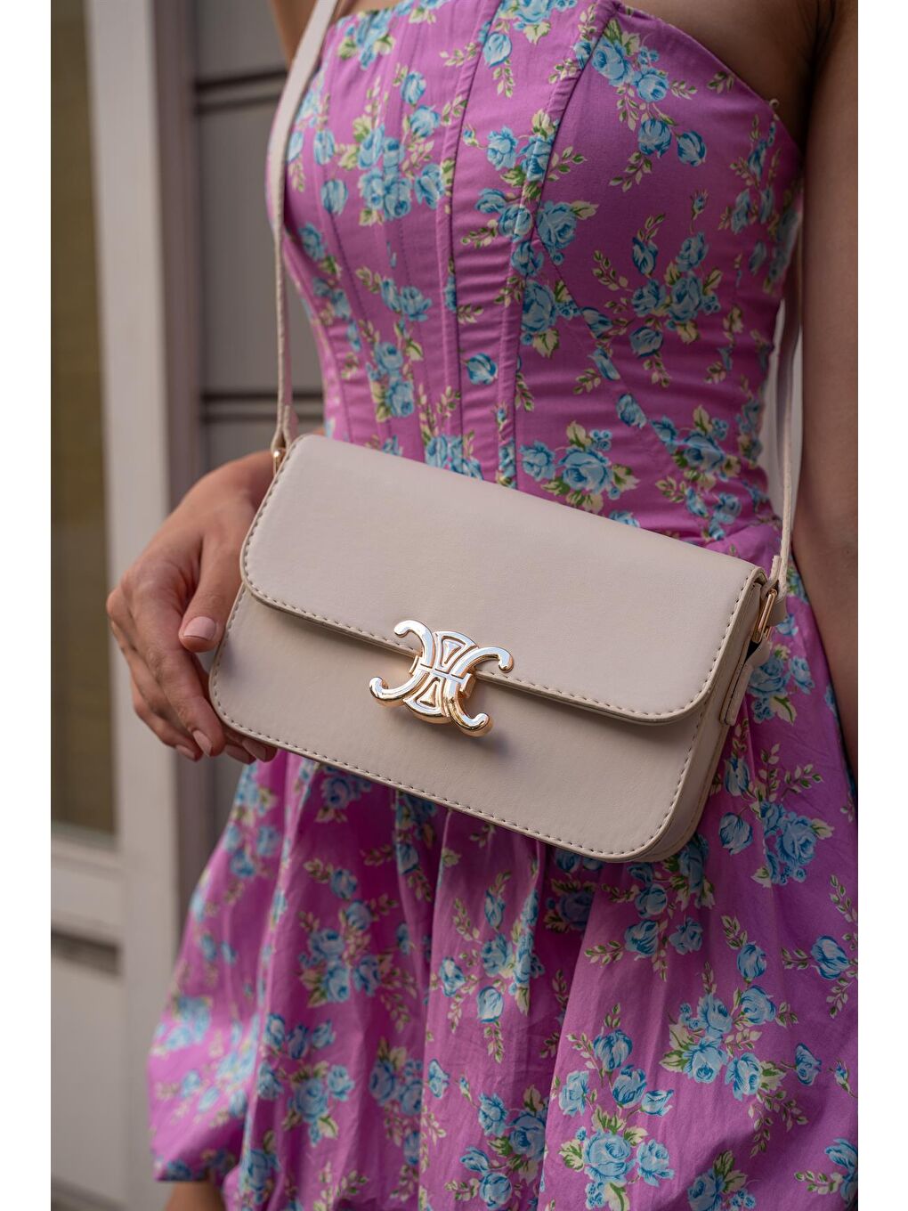 Ekru Cindy Aksesuarlı Kapaklı Uzun Ayarlanabilir Askılı Trend Kadın Omuz Çantası - Krem-4