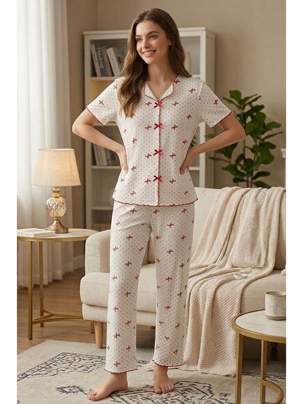 Kırmızı Fiyonk ve Puantiye Desenli V Yaka Pijama Takımı