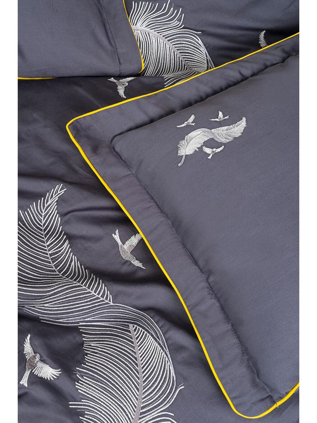 Nakışlı Pamuk Saten Çift Kişilik Nevresim Takımı Livio Antrasit Sarı-1