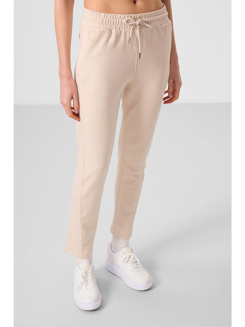 Bej Yumuşak Dokulu Gizli Fermuarlı Dar Paça Kadın Pantolon - 94668-4