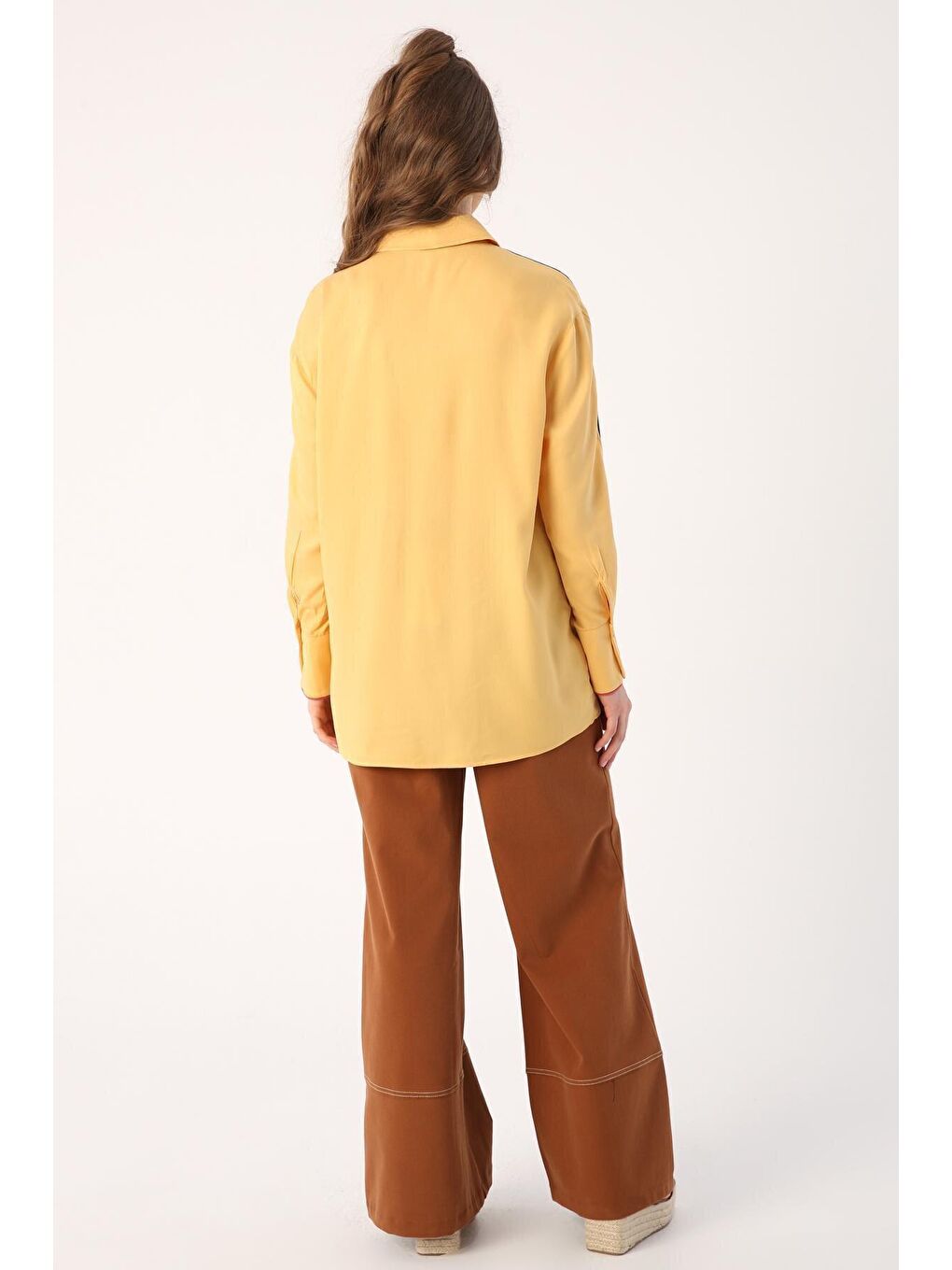 Sarı Renkli Biye Detaylı Viscon Gömlek-3