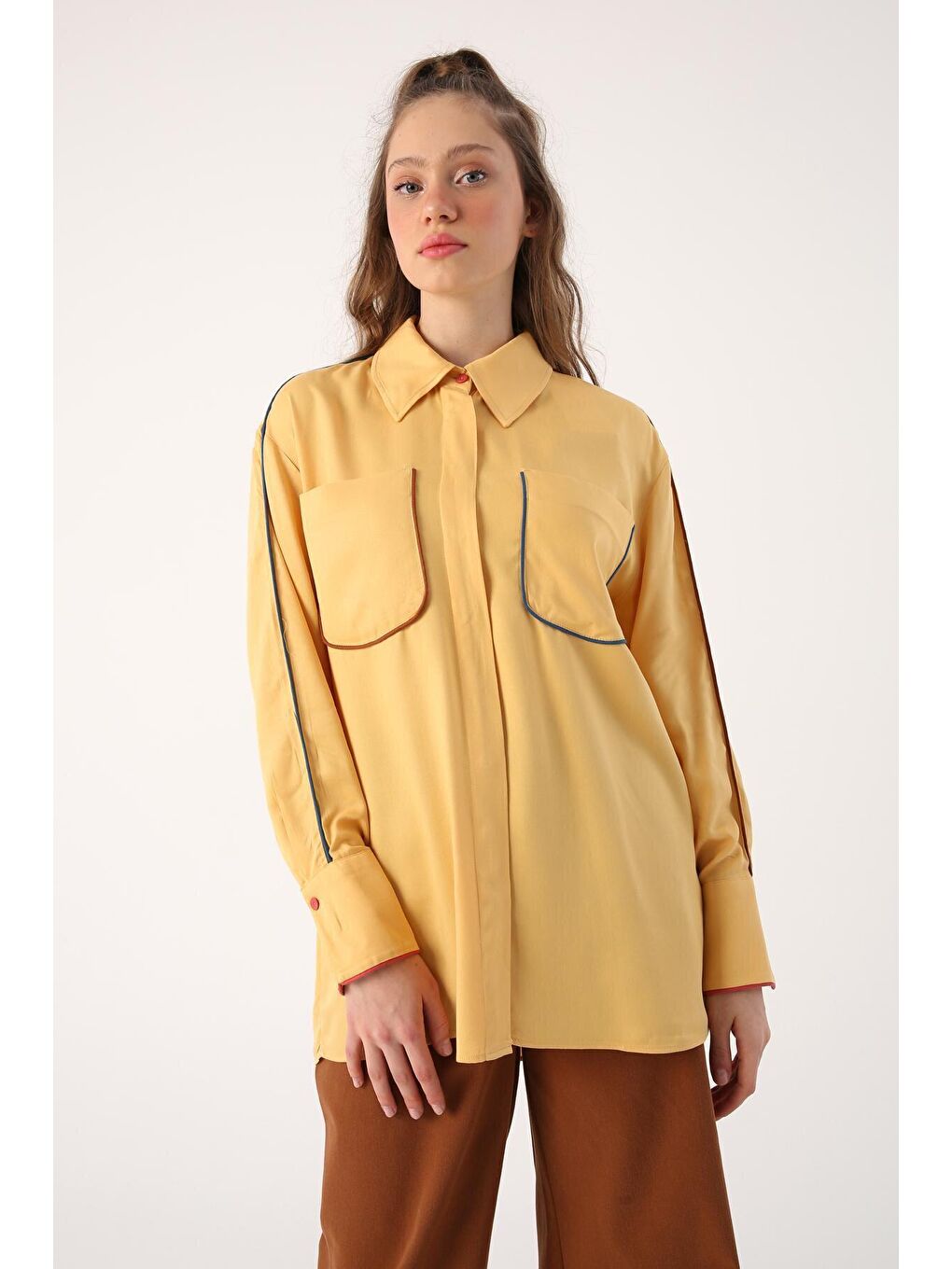 Sarı Renkli Biye Detaylı Viscon Gömlek-4