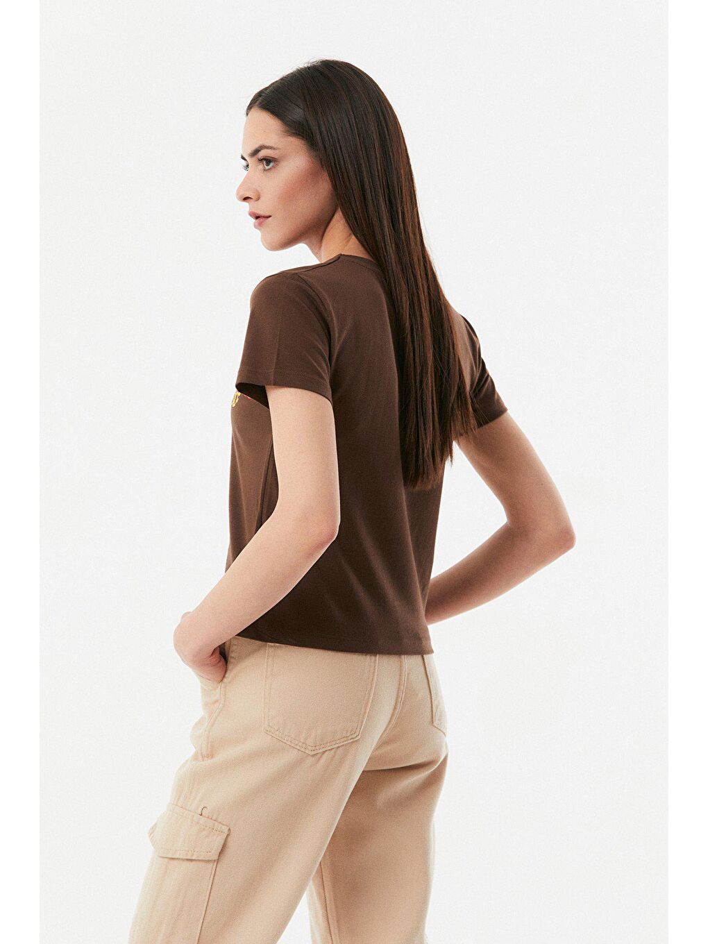 Kahverengi Papatya Baskılı Bisiklet Yaka Crop Tişört-4