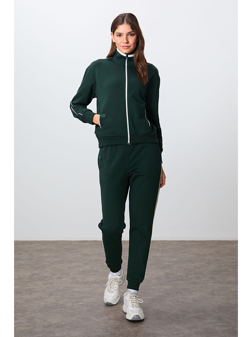 Çam Yeşili Kompakt Pamuklu Kalın Pürüzsüz Dokulu Dik Yaka Oversize Fit Kadın Eşofman Takım - 95340-6